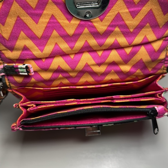 EUC Vera Bradley Ziggy Zinnia Your Turn Smartphone Wristlet Or Wallet Organizer - Picture 5 of 7